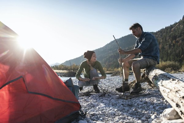 Quels sont les essentiels pour un camping motocycliste à travers l'Europe?